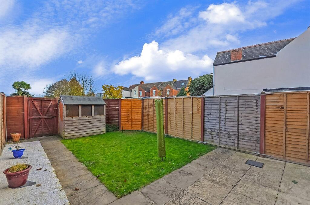 4 bedroom semidetached house for sale in Ashley Avenue, Cheriton