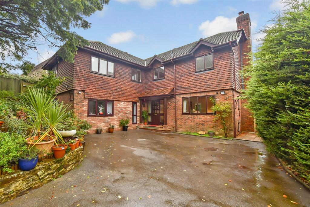 6 bedroom detached house for sale in Crowborough Hill, Crowborough