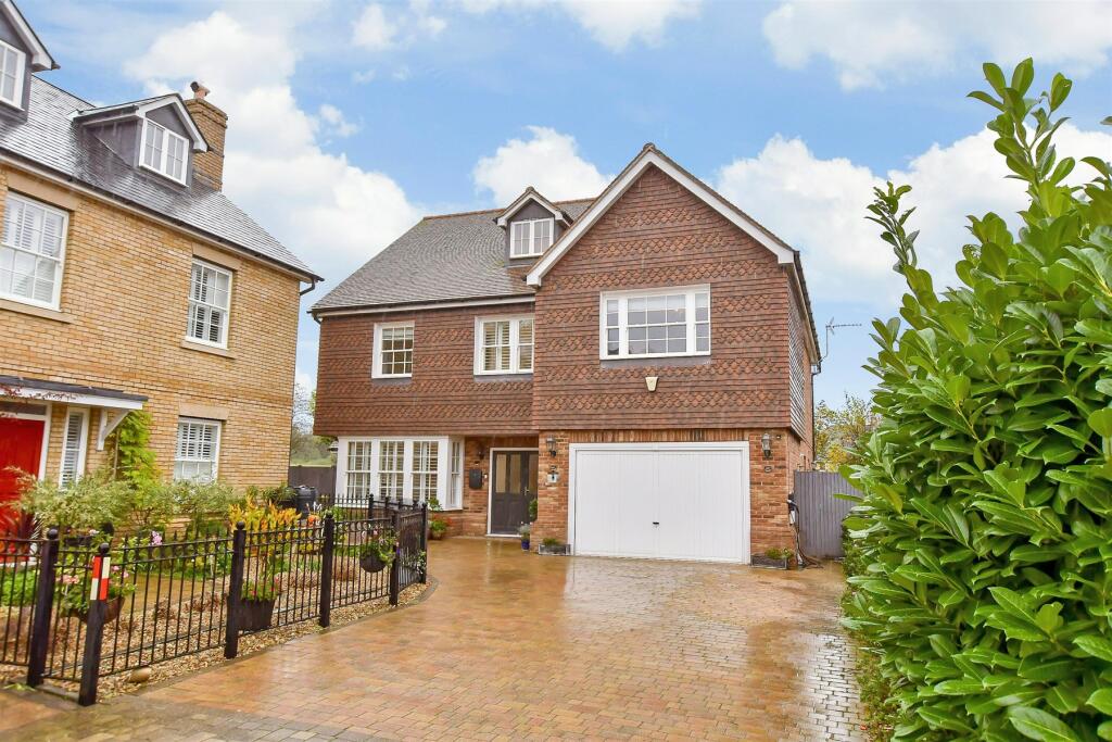 5 bedroom detached house for sale in Monocstune Mews, Monkton, Ramsgate