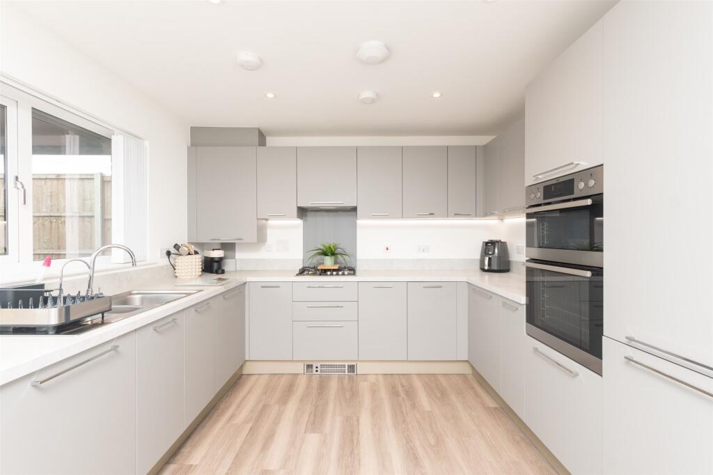 Additional property image - Portbridge Gardens, Ebbsfleet Valley, Swanscombe, Kent