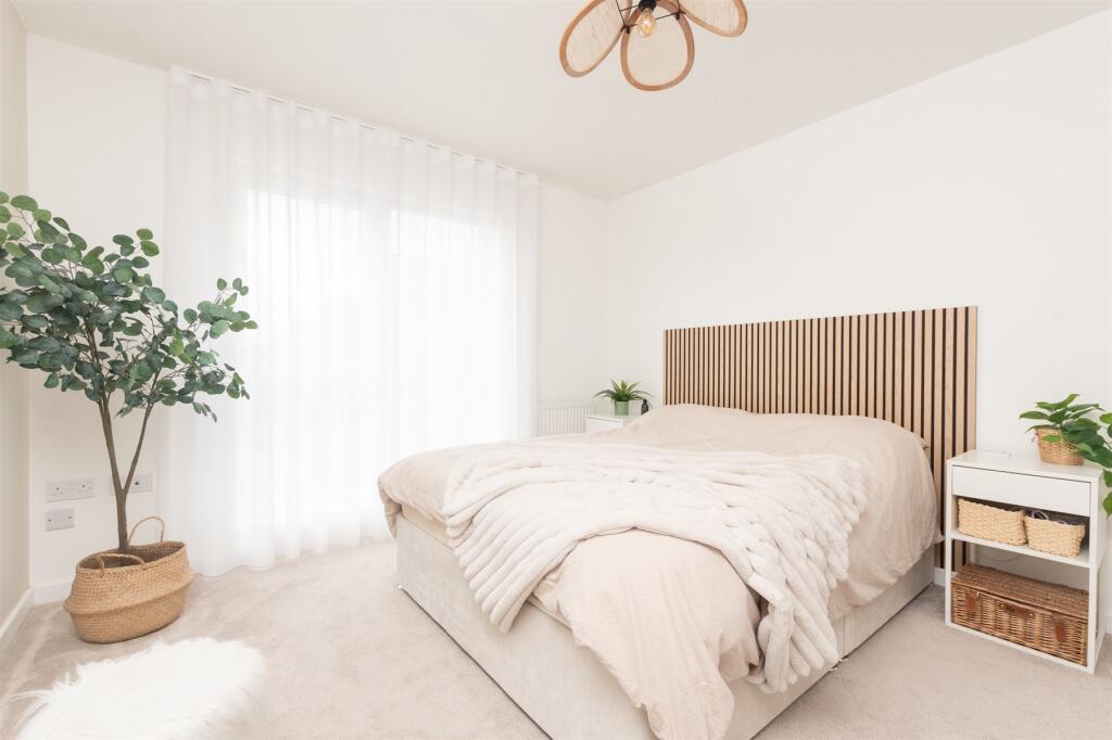 Additional property image - Portbridge Gardens, Ebbsfleet Valley, Swanscombe, Kent