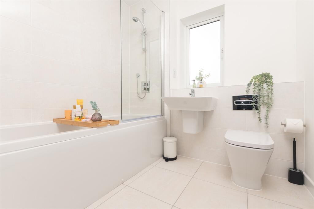 Additional property image - Portbridge Gardens, Ebbsfleet Valley, Swanscombe, Kent