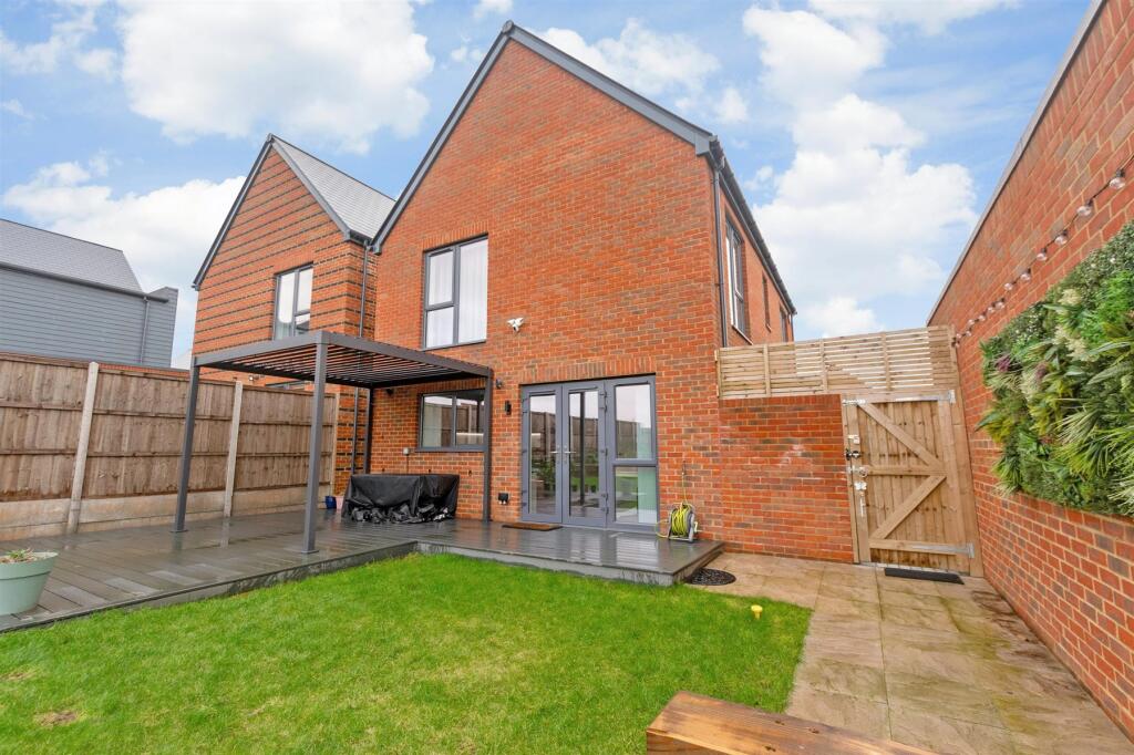 Additional property image - Portbridge Gardens, Ebbsfleet Valley, Swanscombe, Kent