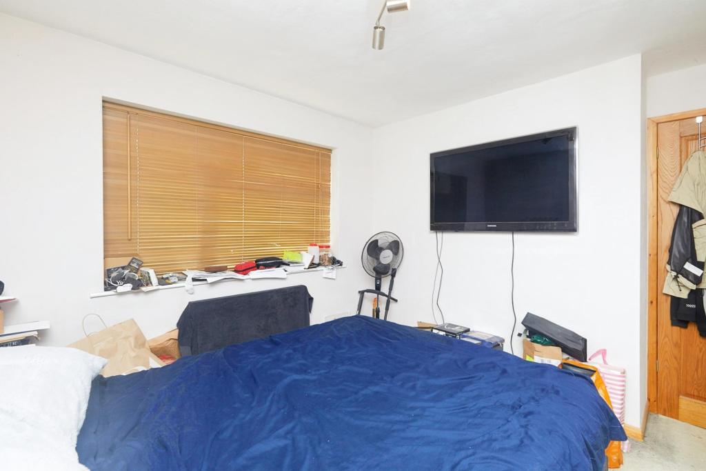 3 bedroom semidetached house for sale in The Lawns, RollestonOnDove