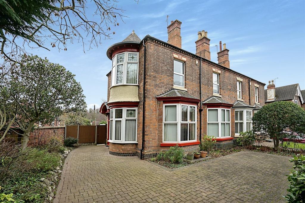 4 bedroom character property for sale in Ashby Road, BurtonOnTrent, DE15