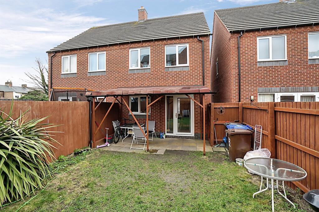 4 bedroom semidetached house for sale in Queensbridge, BurtonOnTrent