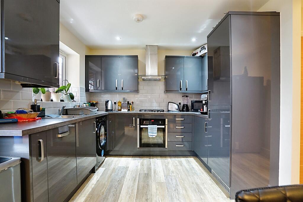 4 bedroom semidetached house for sale in Queensbridge, BurtonOnTrent