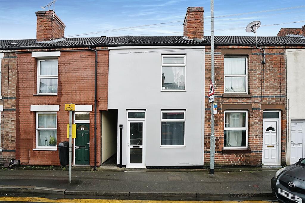 2 bedroom terraced house for sale in Waterloo Street, BurtonOnTrent, DE14