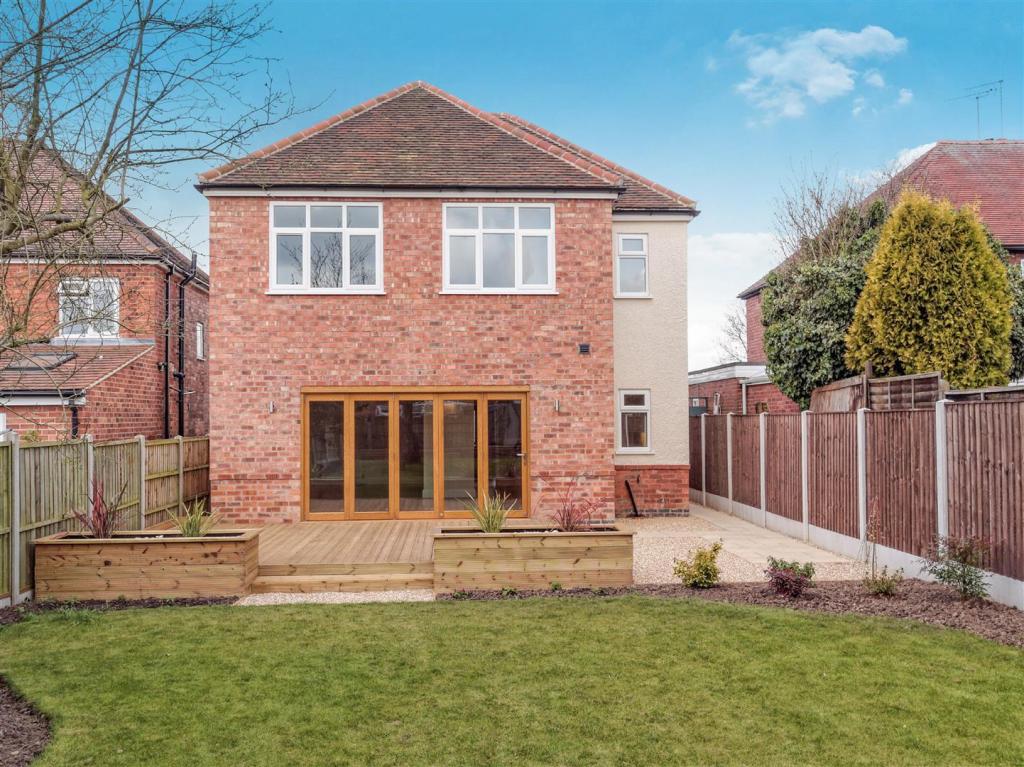 4 bedroom detached house for sale in Rolleston Road, BurtonOnTrent, DE13