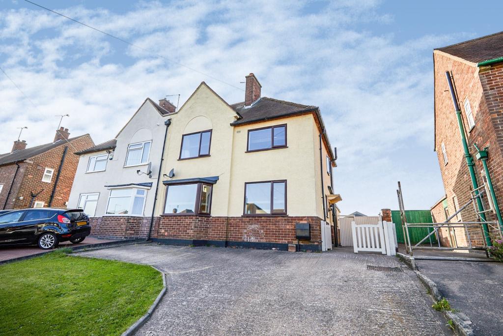 3 bedroom semidetached house for sale in Park Lane, Tutbury, BURTONON