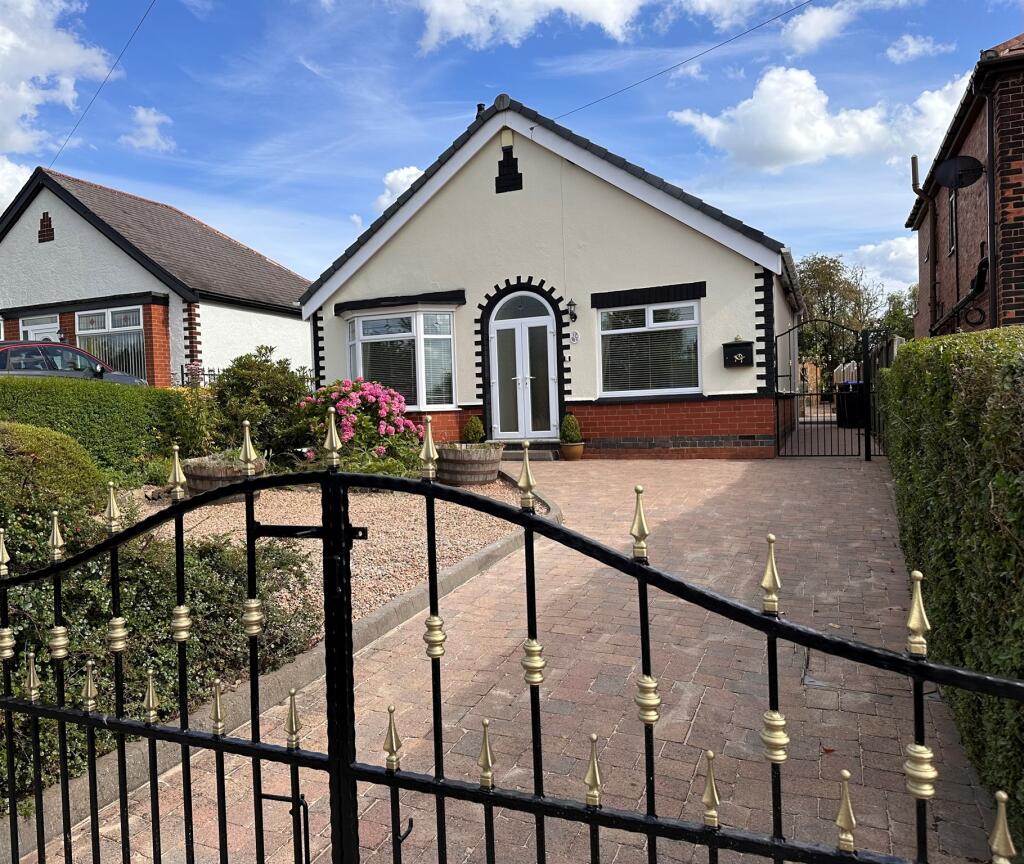 3 bedroom detached bungalow for sale in Wagstaff Lane, Jacksdale