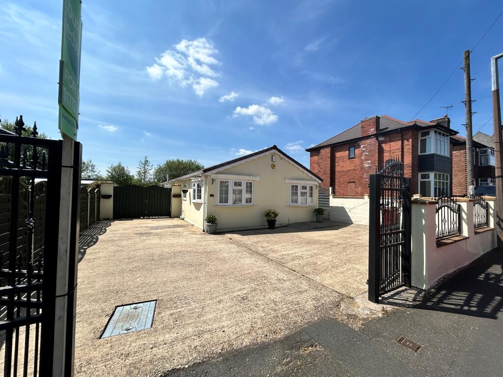 1 bedroom detached bungalow for sale in Victoria Road, Pinxton