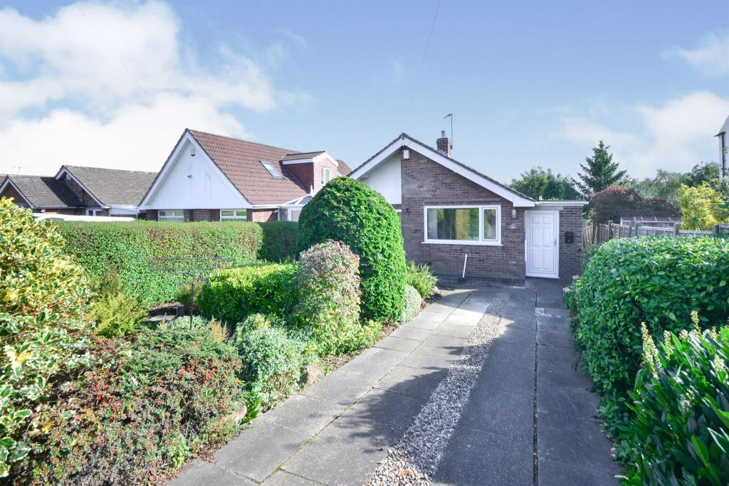 2 bedroom detached bungalow for sale in Main Road, Underwood