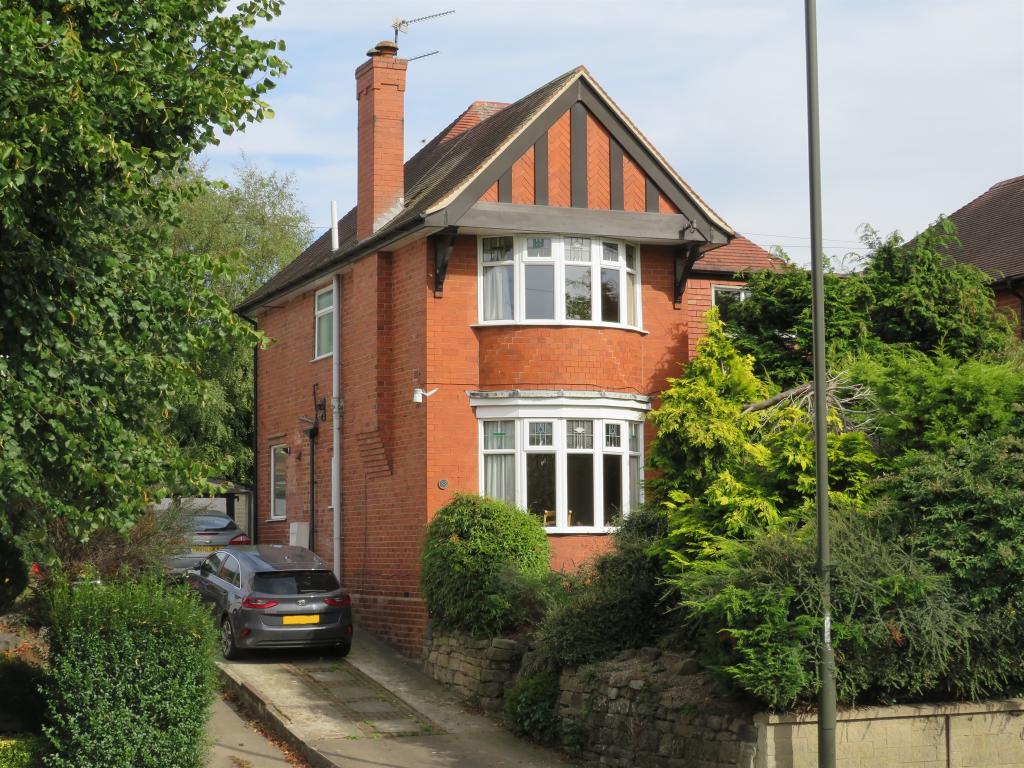 4 bedroom detached house for sale in Oakwell Drive, Ilkeston, DE7