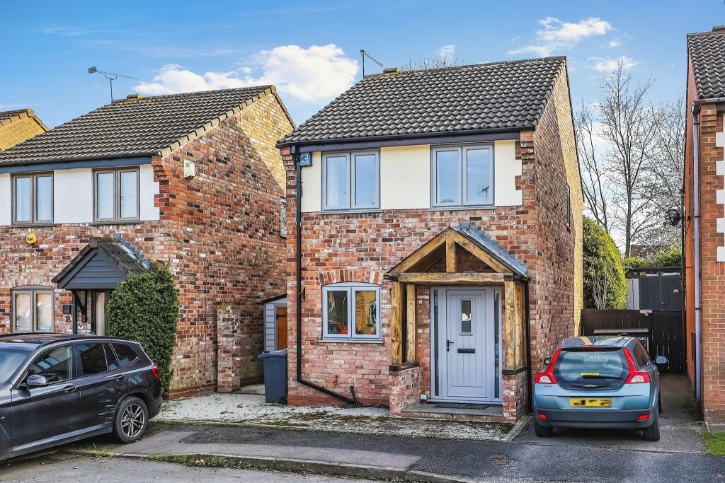 3 bedroom detached house for sale in Meadow Close, Horsley Woodhouse
