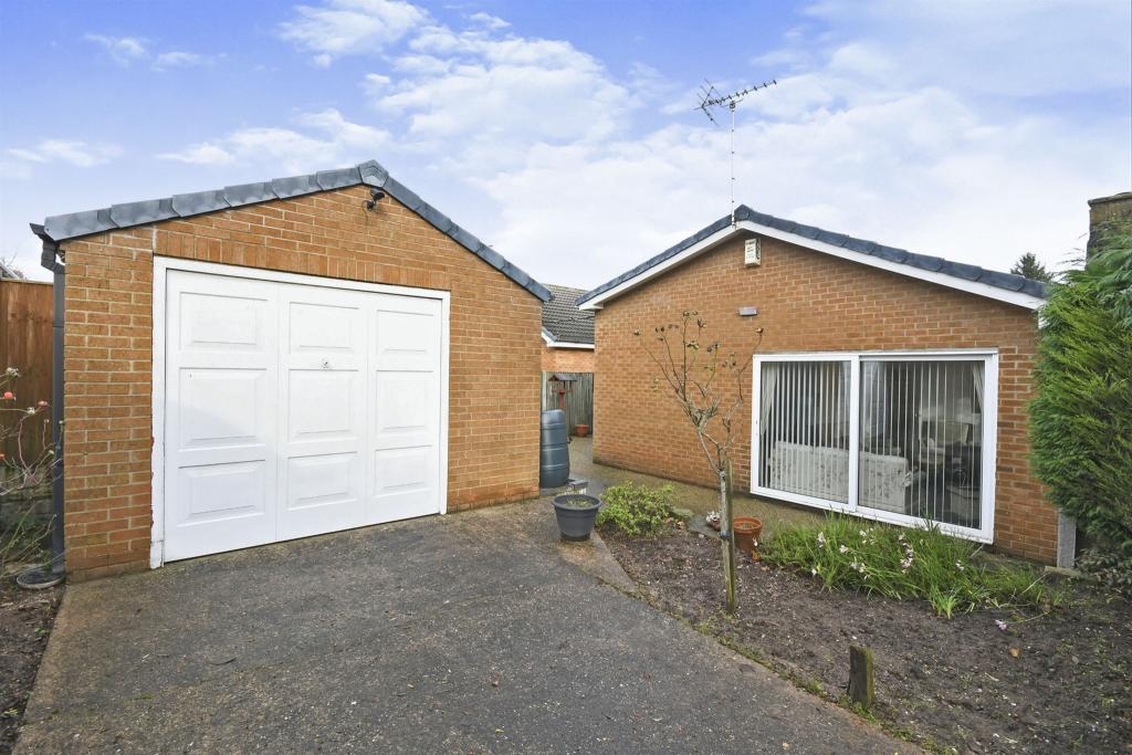 3 bedroom detached bungalow for sale in Lindhurst Lane, Mansfield, NG18