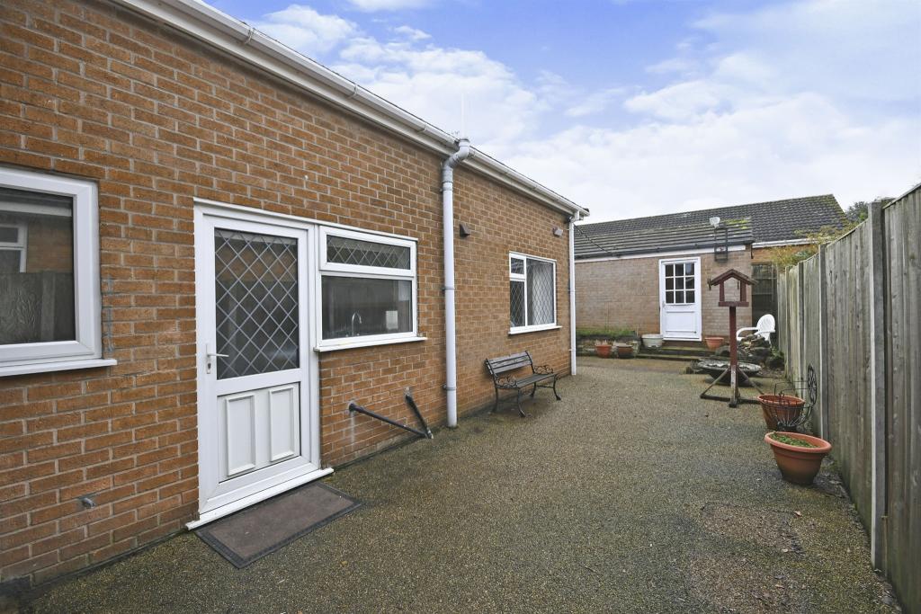 3 bedroom detached bungalow for sale in Lindhurst Lane, Mansfield, NG18