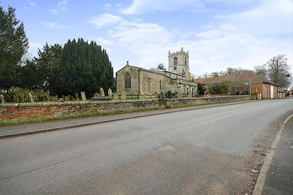2 bedroom detached bungalow for sale in Robin Hood Grove, Elkesley