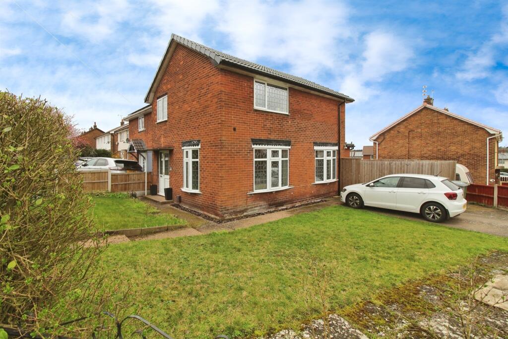 3 bedroom semidetached house for sale in Whitewater Road, New Ollerton
