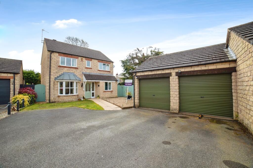 4 bedroom detached house for sale in Lindholme Way, SuttonInAshfield