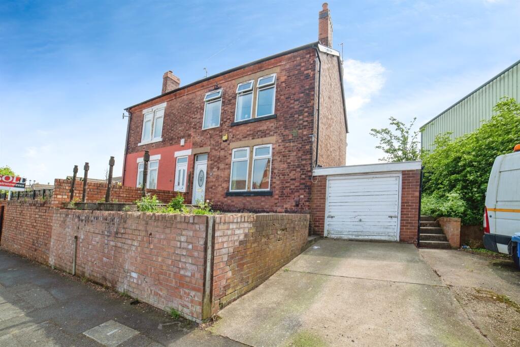 3 bedroom semidetached house for sale in Oxclose Lane, Mansfield