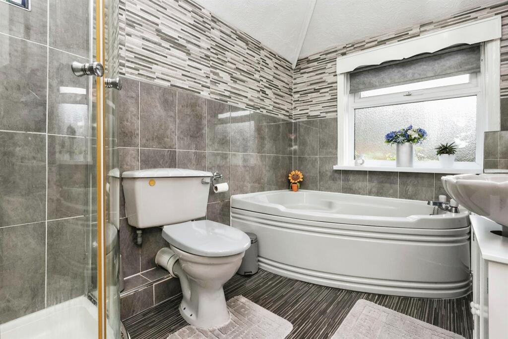 Additional property image - Redthorn Grove, Birmingham
