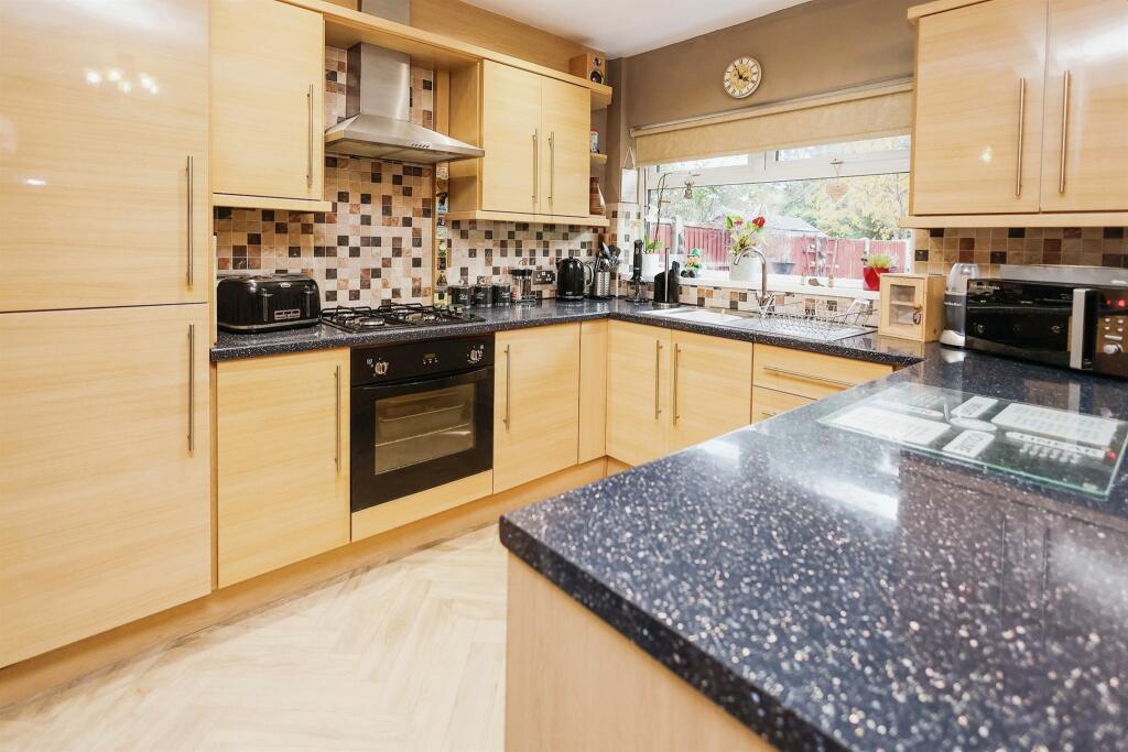 Additional property image - Redthorn Grove, Birmingham