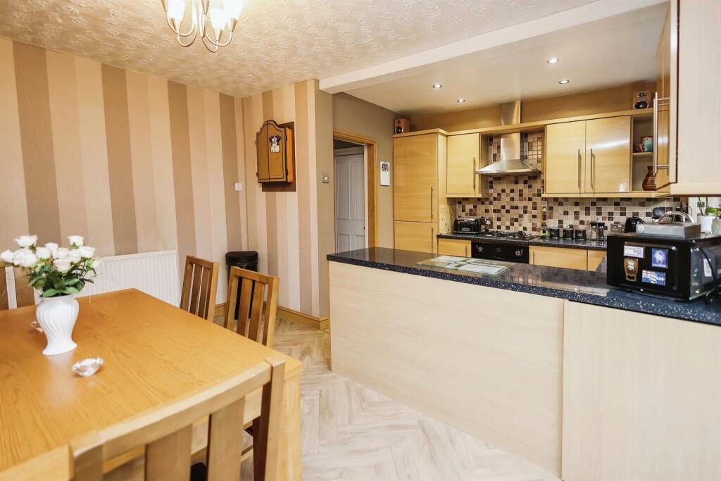 Additional property image - Redthorn Grove, Birmingham