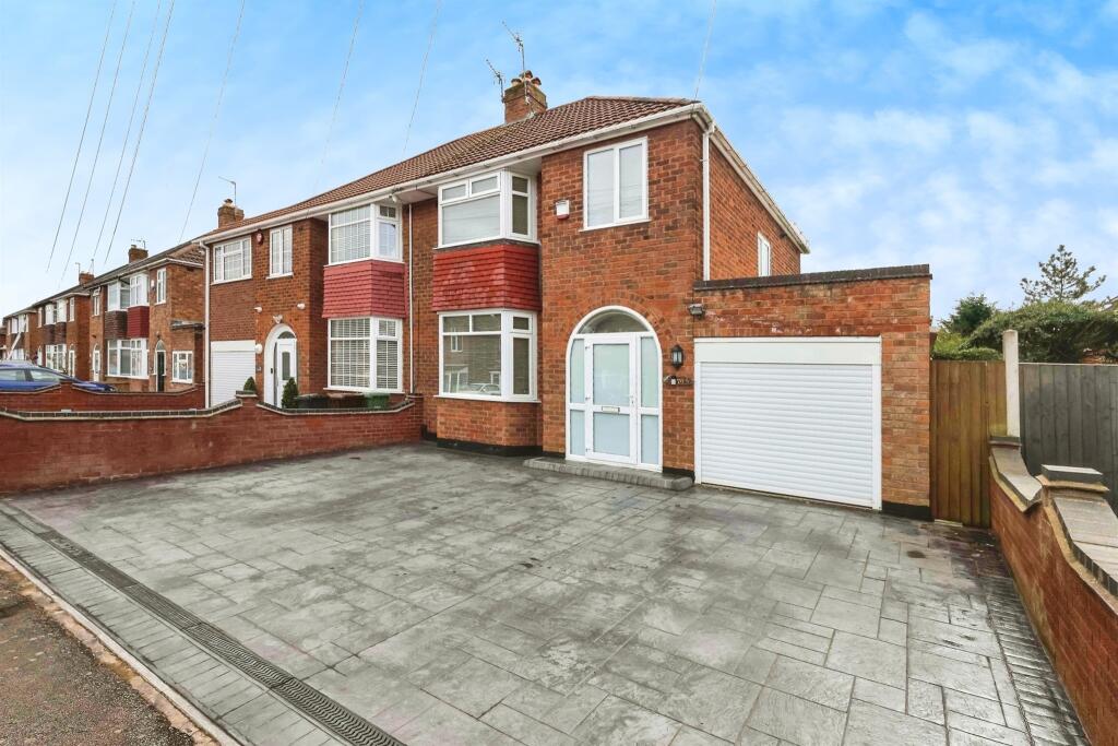 3 bedroom semi-detached house for sale in Valley Road, Solihull, B92