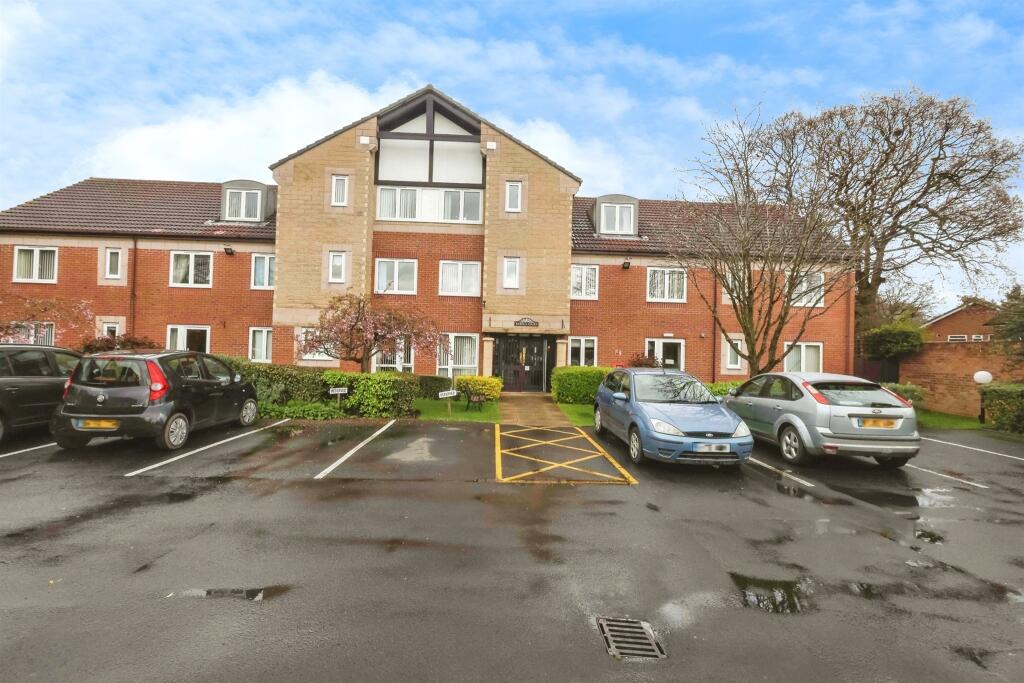 1 bedroom ground floor flat for sale in Old Lode Lane, Solihull, B92