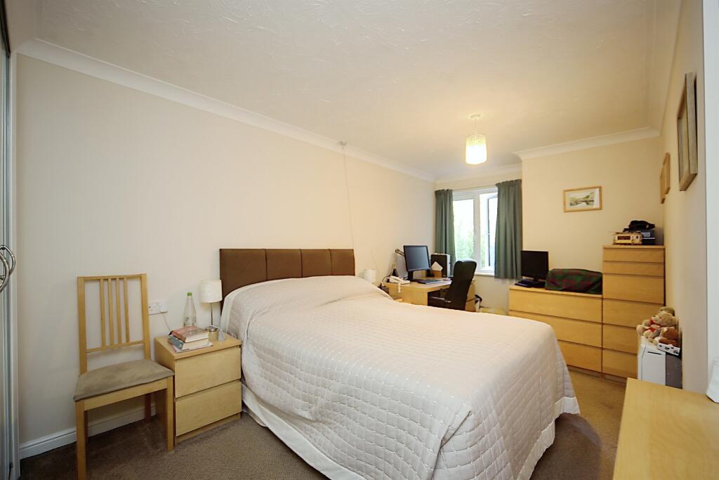 1 bedroom retirement property for sale in Lugtrout Lane, Solihull, B91