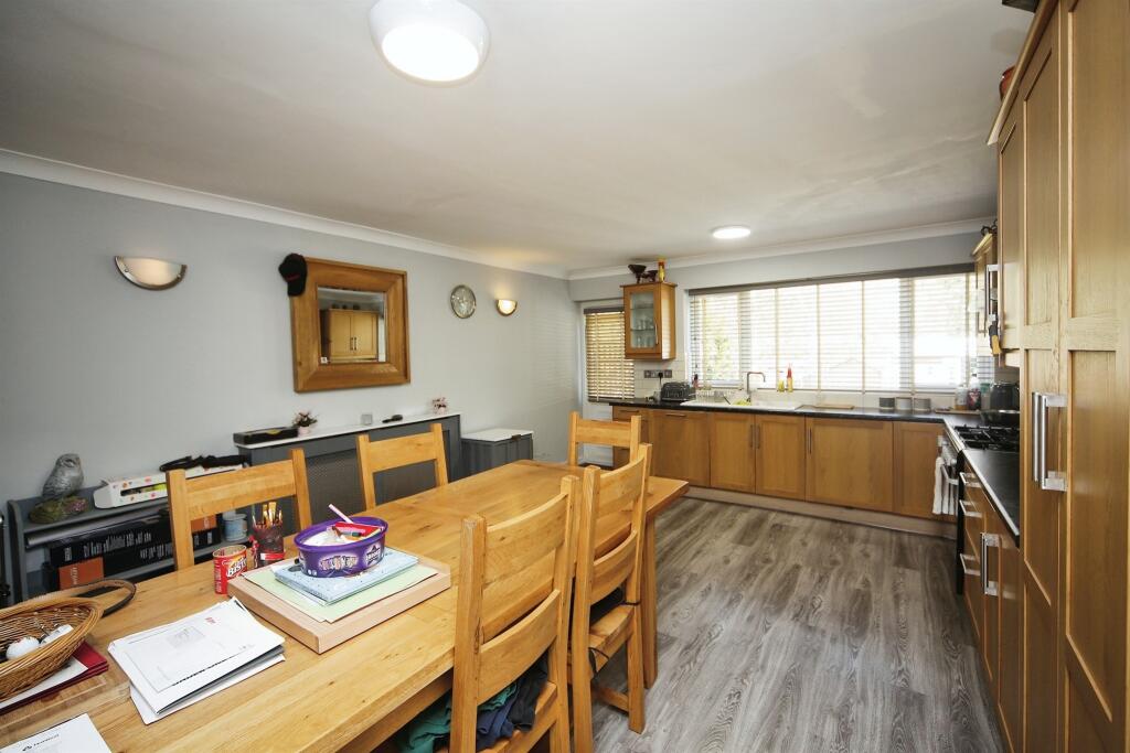 4 bedroom semidetached house for sale in Dene Court Road, Solihull, B92