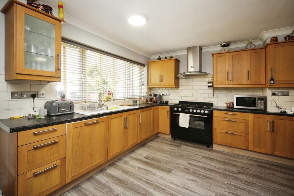 4 bedroom semidetached house for sale in Dene Court Road, Solihull, B92