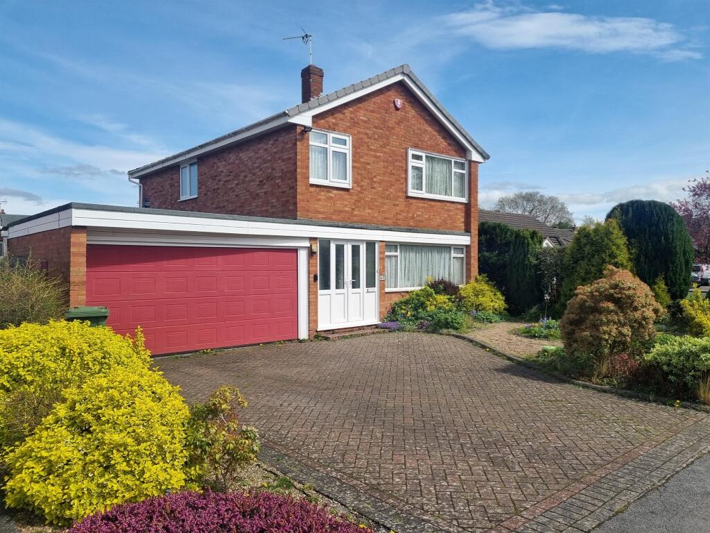 4 bedroom detached house for sale in Fowgay Drive, Solihull, B91