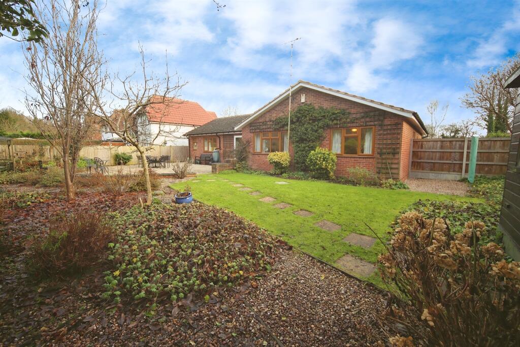 3 bedroom detached house for sale in Widney Manor Road, Solihull, B91