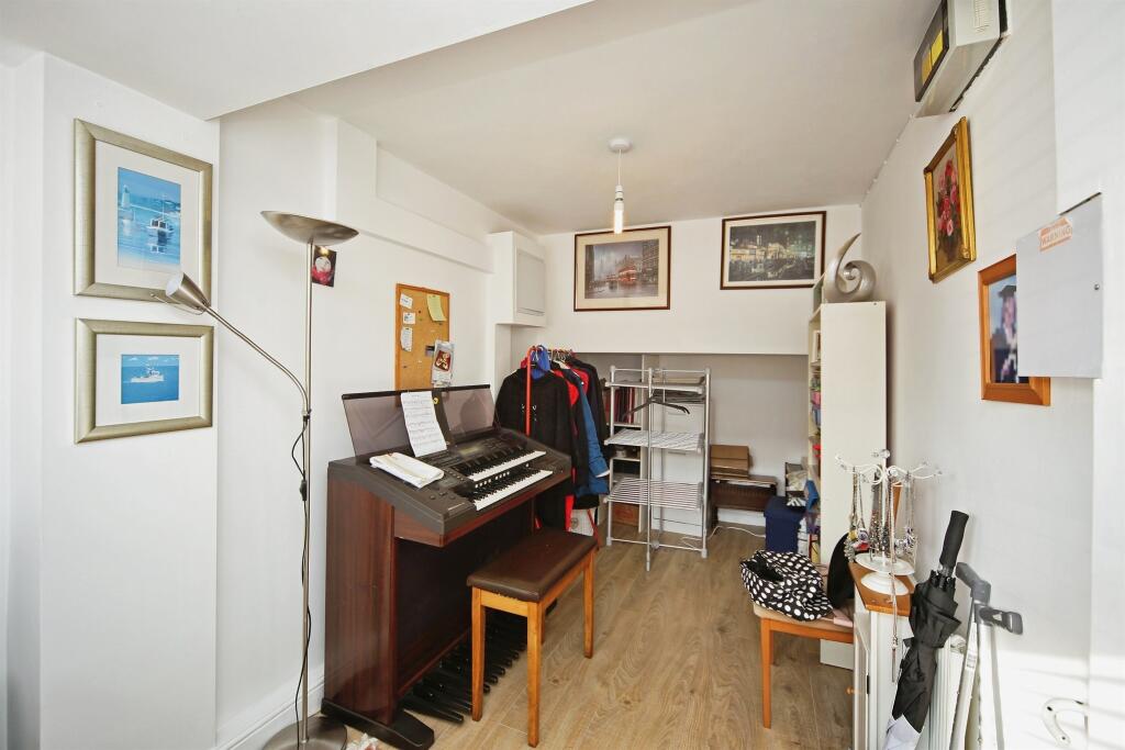 Additional property image - Witham Croft, Solihull