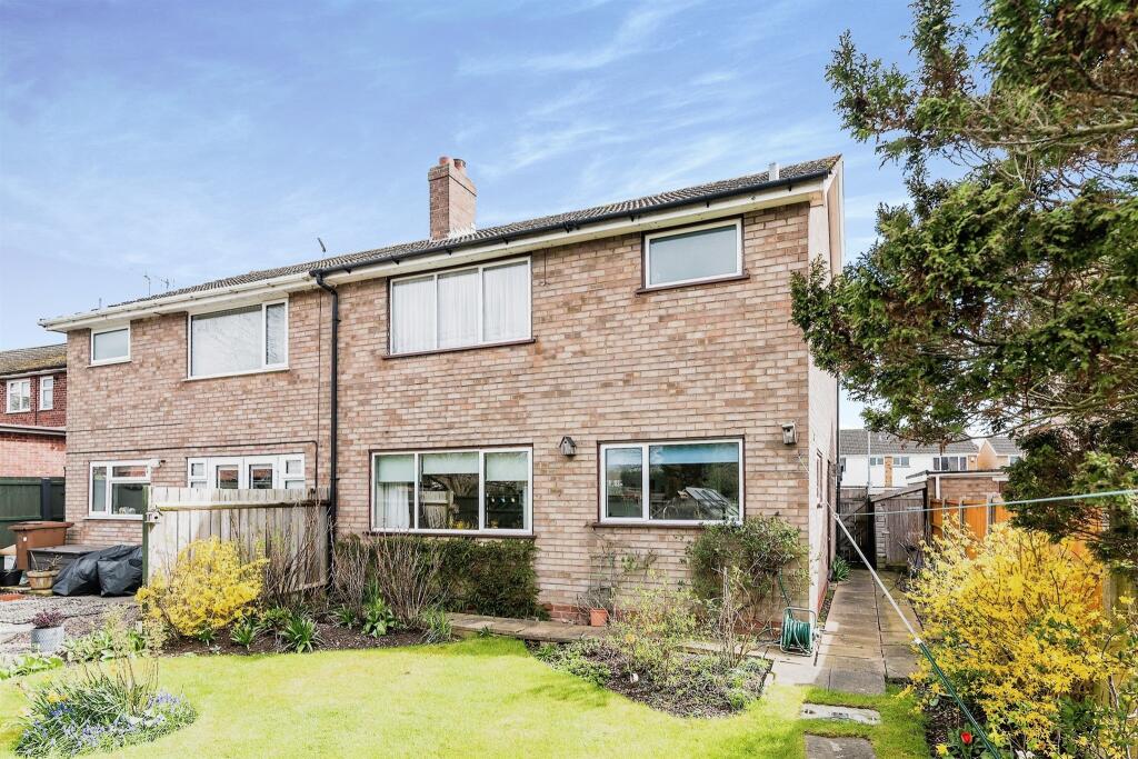 3 bedroom semidetached house for sale in Bourne Avenue, Fazeley