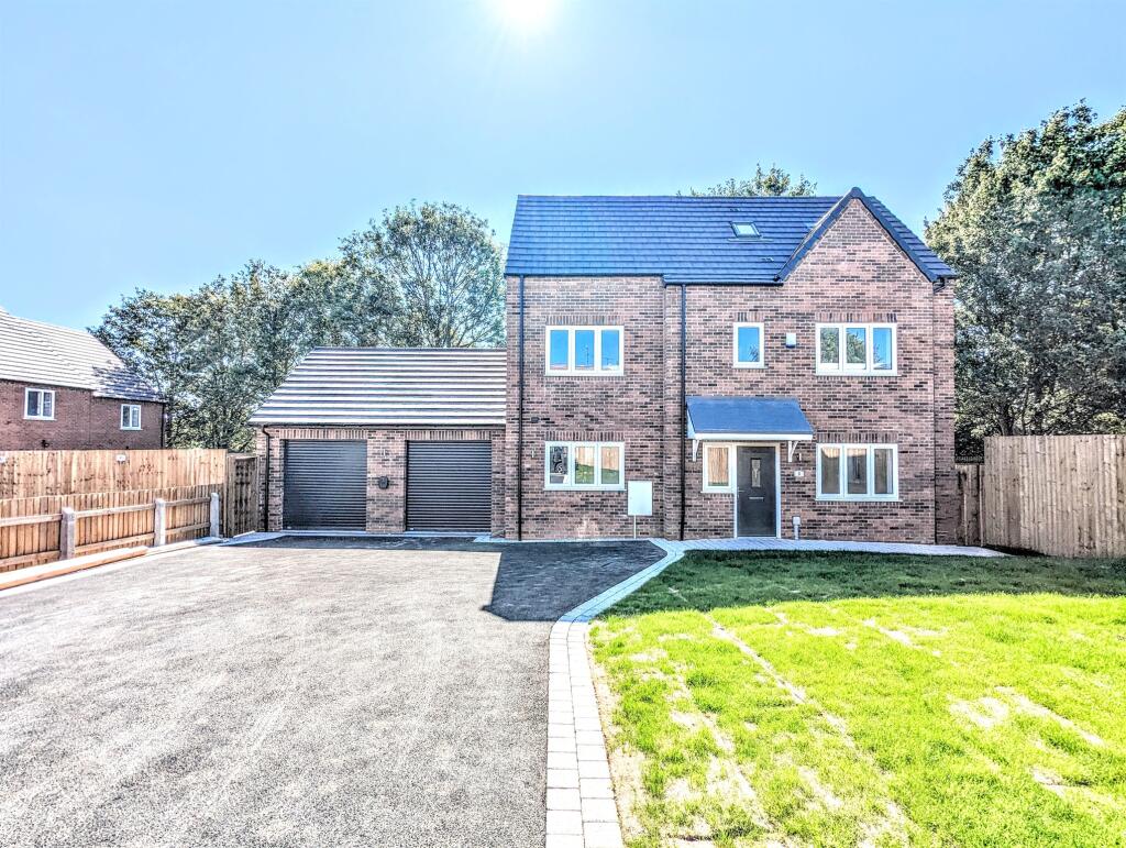 5 bedroom detached house for sale in Breedon Close, Kingsbury, Tamworth, B78