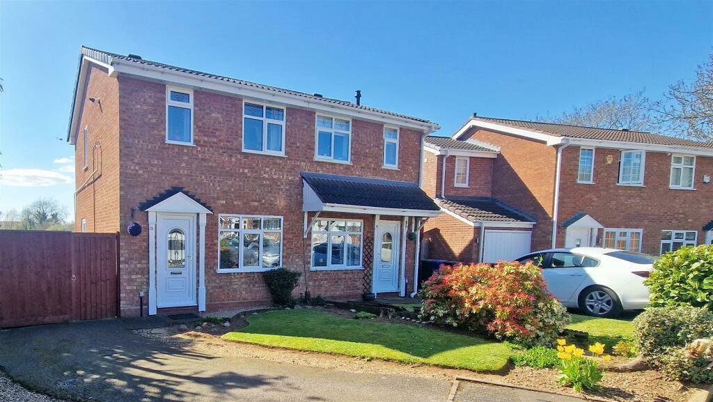 2 bedroom semidetached house for sale in Loughshaw, Wilnecote