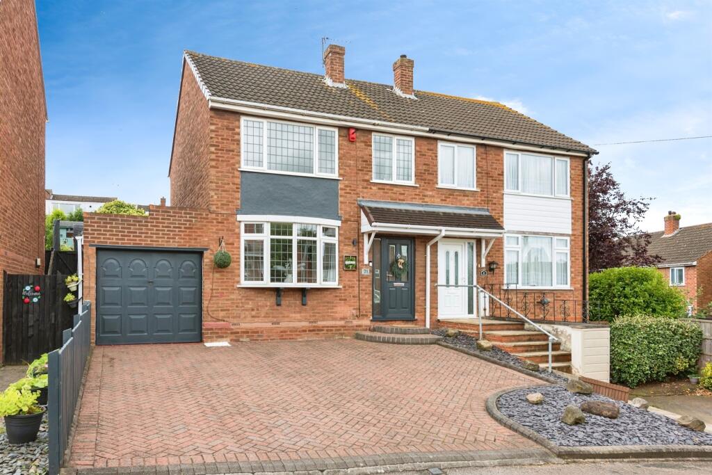 3 bedroom semidetached house for sale in Bowling Green Avenue