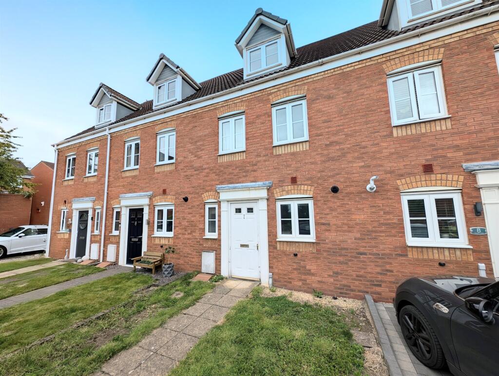 3 bedroom semidetached house for sale in Russell Close, Wilnecote