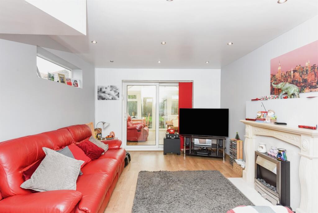 Additional property image - Martins Drive, Atherstone