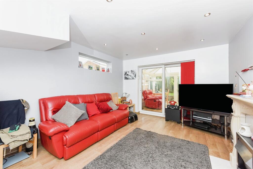 Additional property image - Martins Drive, Atherstone