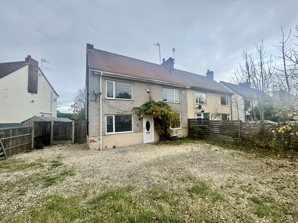 Main image of property: Moorfield Lane, NG20