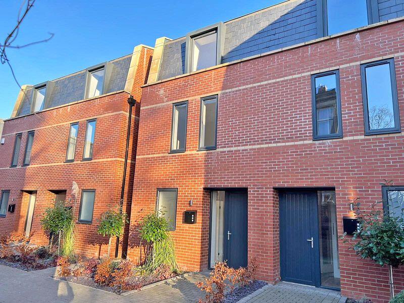 Main image of property: THE CURVE, WELHOLME AVENUE, GRIMSBY