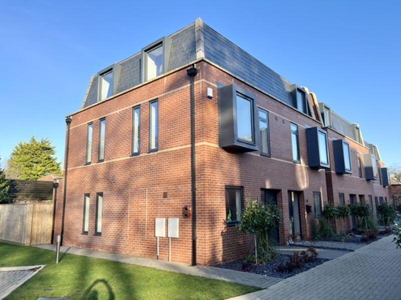 Main image of property: THE CURVE, WELHOLME AVENUE, GRIMSBY