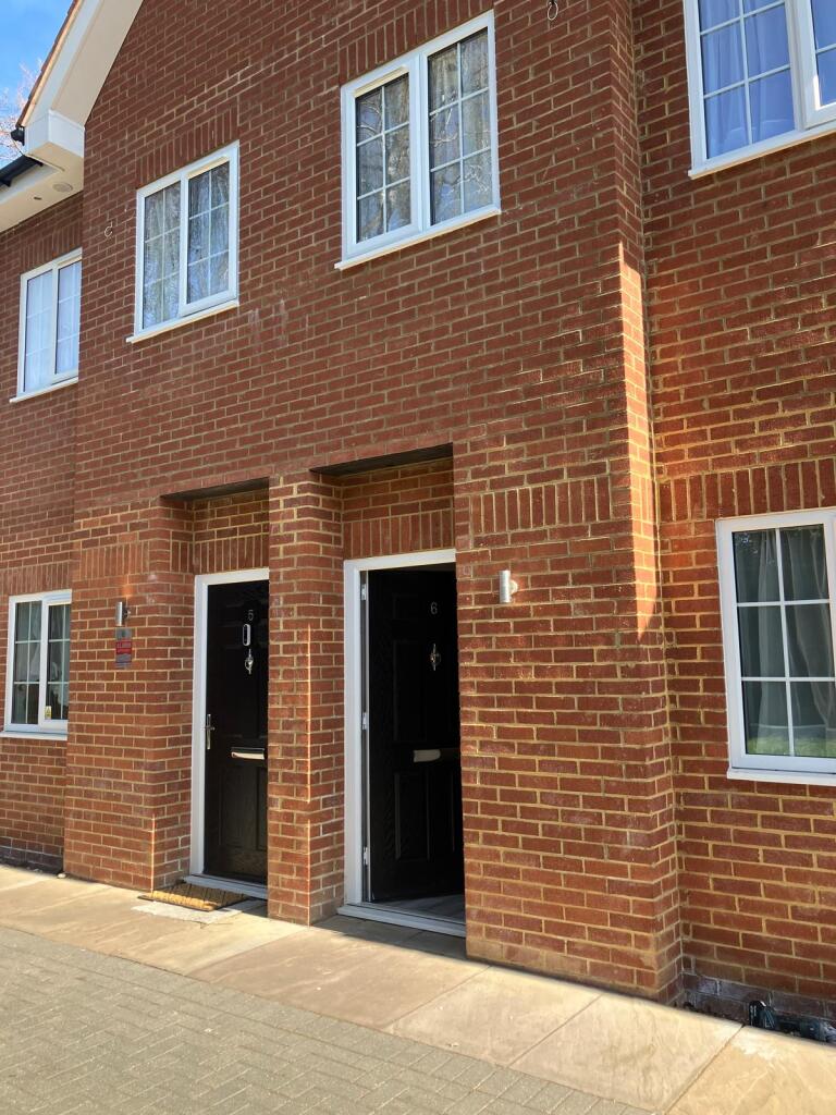 Main image of property: Pinecoat drive, CR8