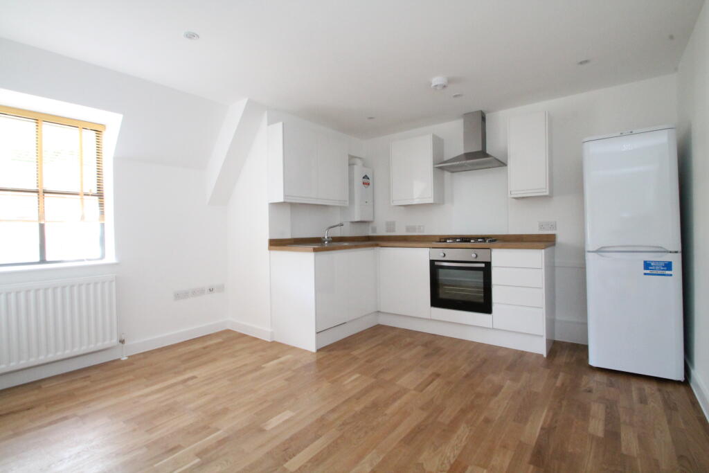 Main image of property: *ZERO DEPOSIT OPTION* AVAILABLE Whyteleafe Hill, Whyteleafe,CR3