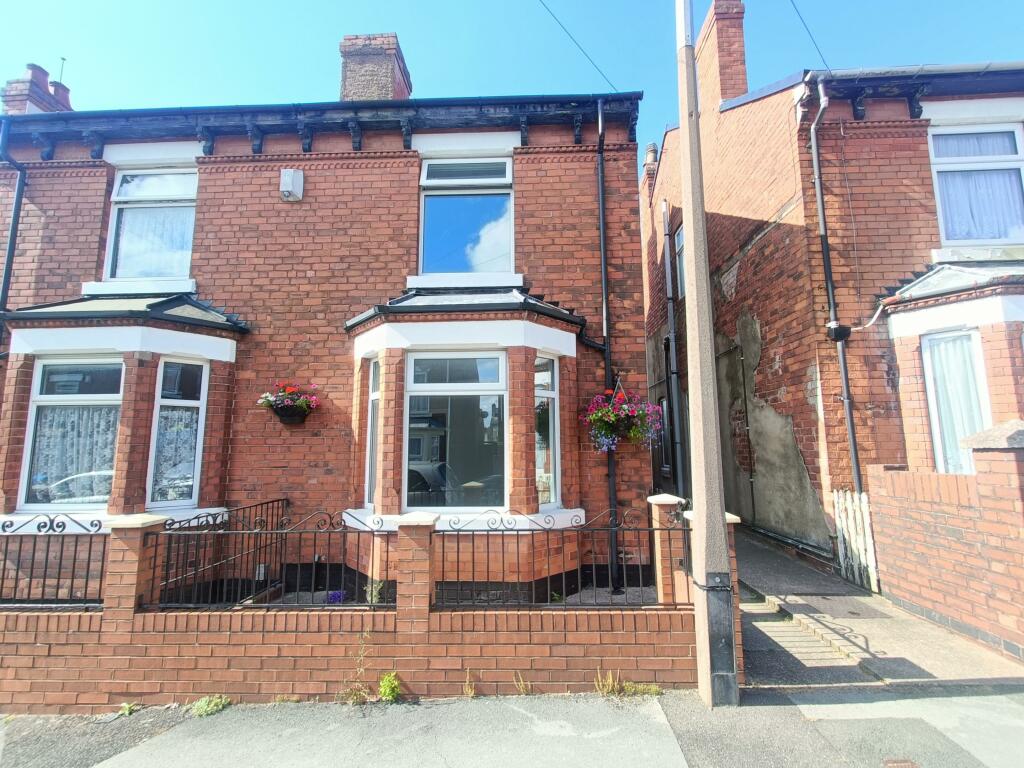 3 bedroom semidetached house for rent in Oxford Street, KirkbyIn