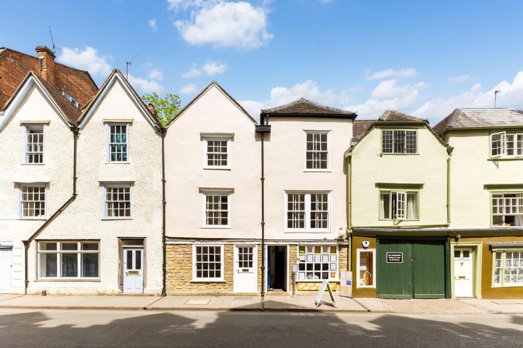 Main image of property: Holywell Street OX1